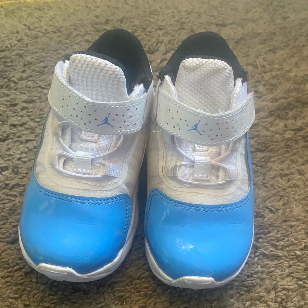 Jordan AJ 11 Comfort Low size 8c